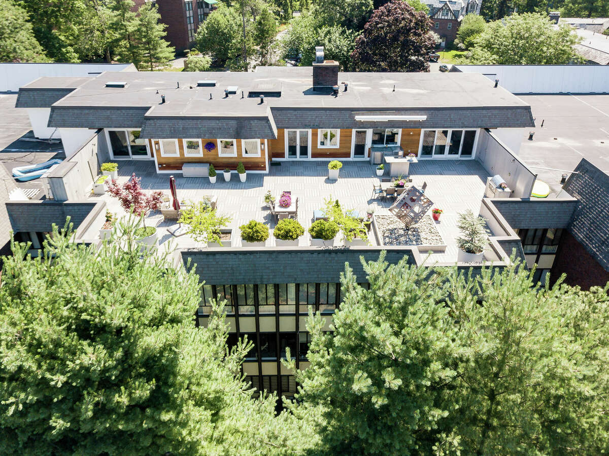 West Hartford penthouse listed for $919K