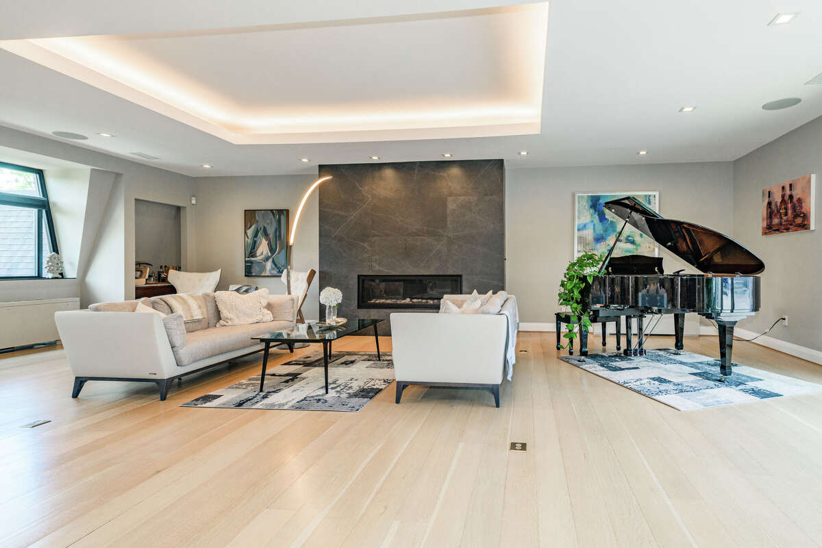 Picture of West Hartford penthouse listed for $919K