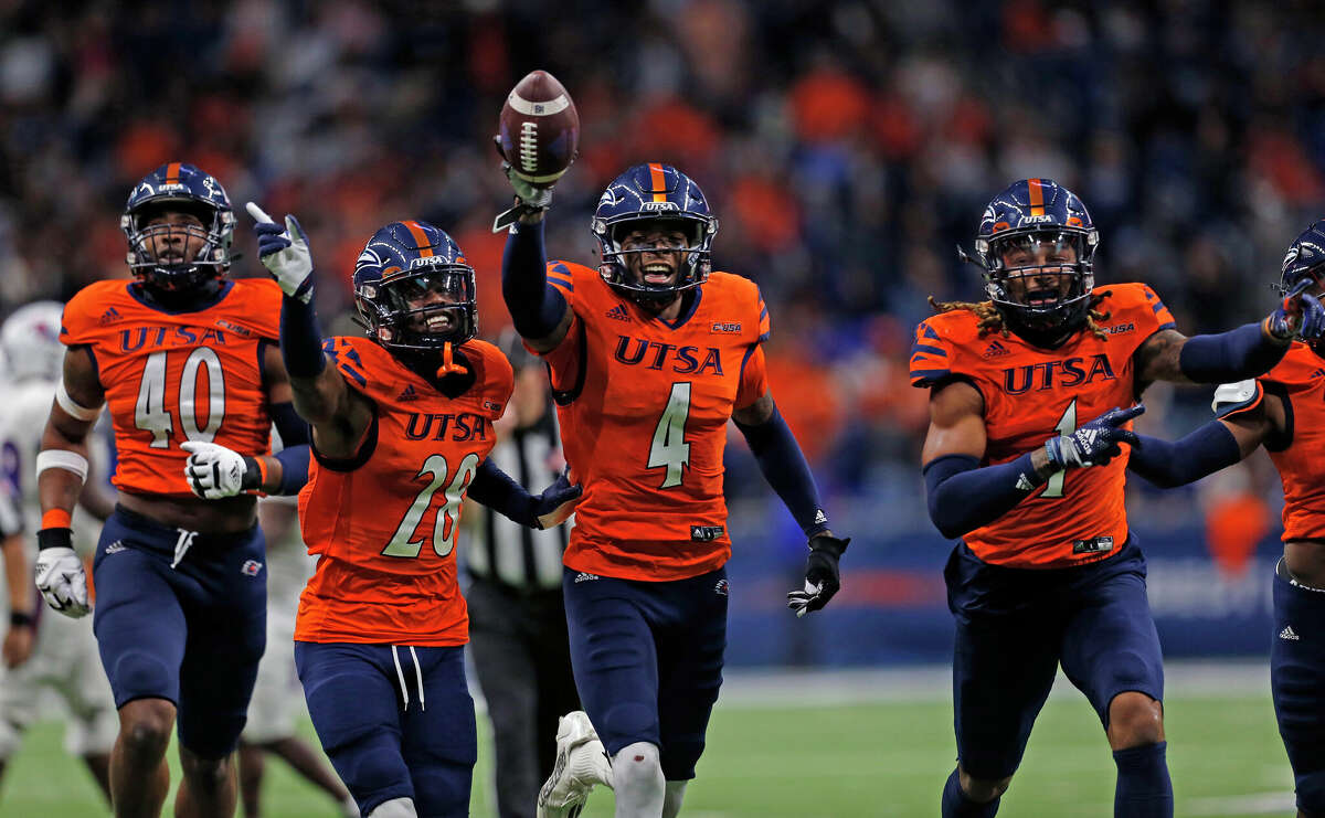 Safety Clifford Chattman #4 of the UTSA Roadrunners celebrates an interception with teammates against the Louisiana Tech Bulldogs in the first half at Alamodome on November 12, 2022 in San Antonio, Texas. 