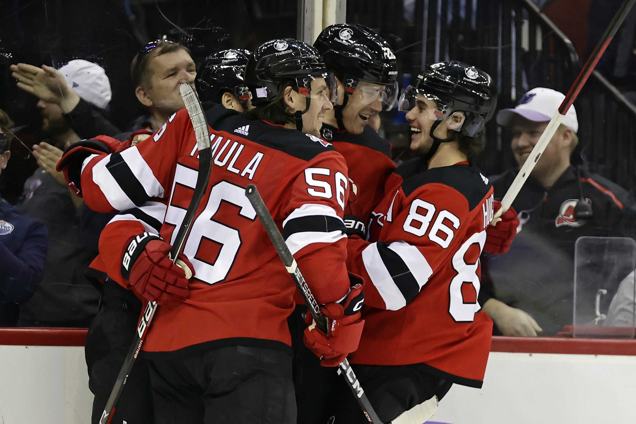 NHL: 'Johnny Hockey' extends his point streak