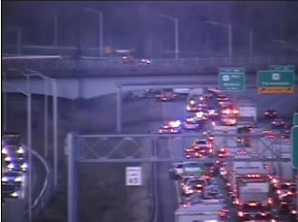 Tractortrailer, school bus crash cleared on I84 in Farmington