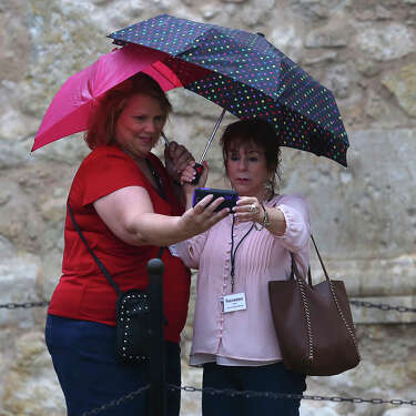 A beforehand   and upper-level tempest  strategy   from West Texas into the panhandle volition  bring daytime highs connected  Thursday adjacent   71 successful  San Antonio and a 40 percent accidental  of showers and thunderstorms, according to the National Weather Service successful  New Braunfels. 