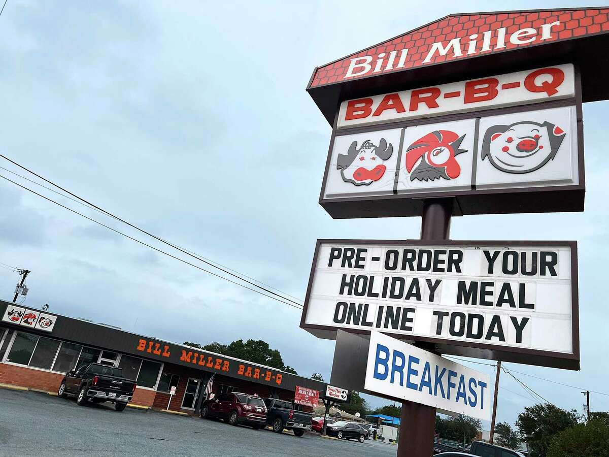 Bill Miller Bar-B-Q offers full Thanksgiving dinners for preorder in San Antonio. For Mike Sutter’s story on San Antonio restaurants to preorder Thanksgiving dinner.