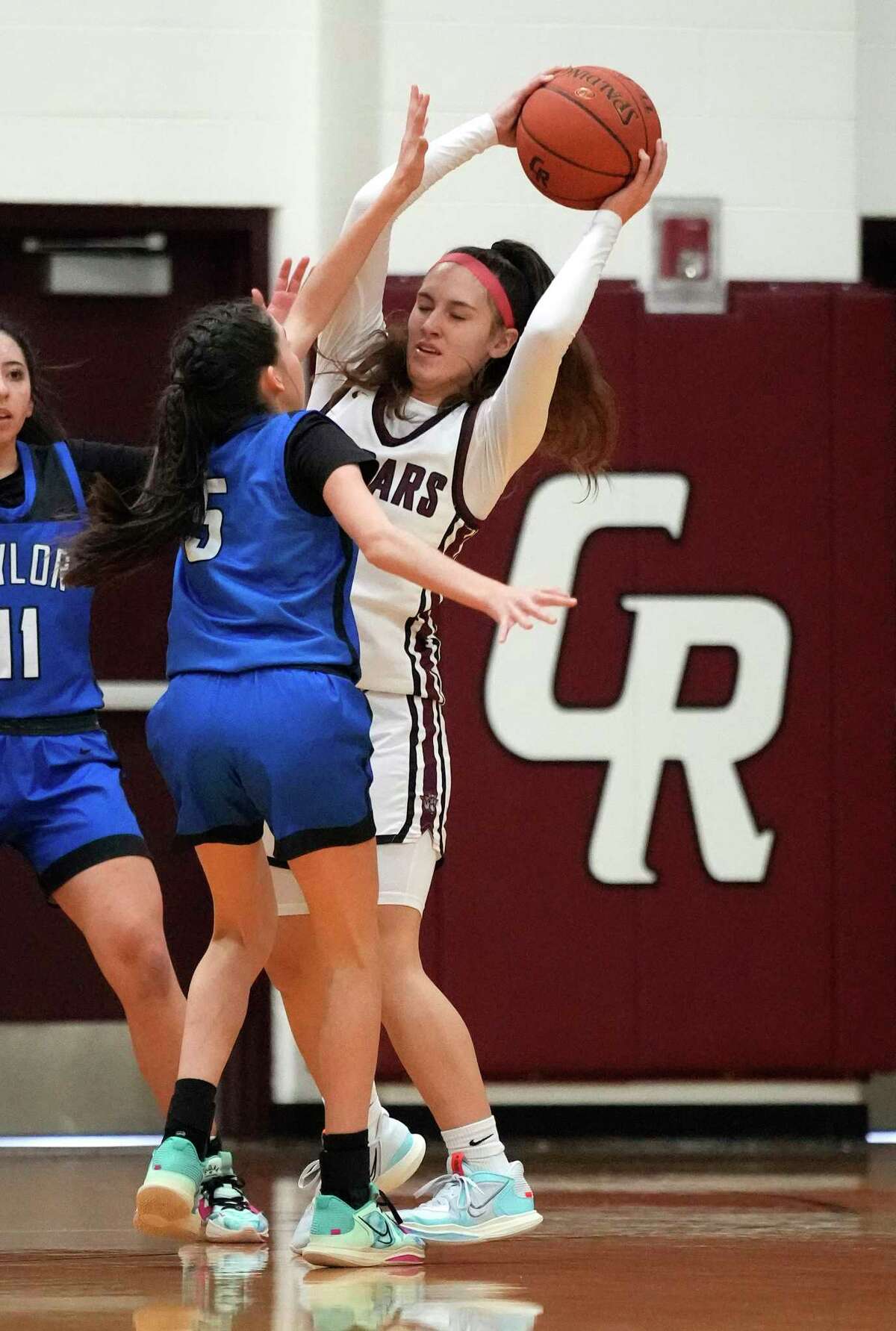 Cinco Ranch holds off Katy Taylor to remain undefeated