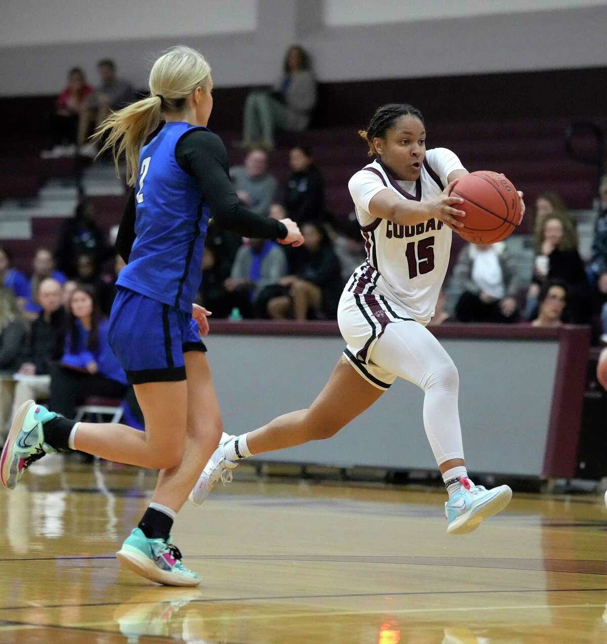 Cinco Ranch holds off Katy Taylor to remain undefeated
