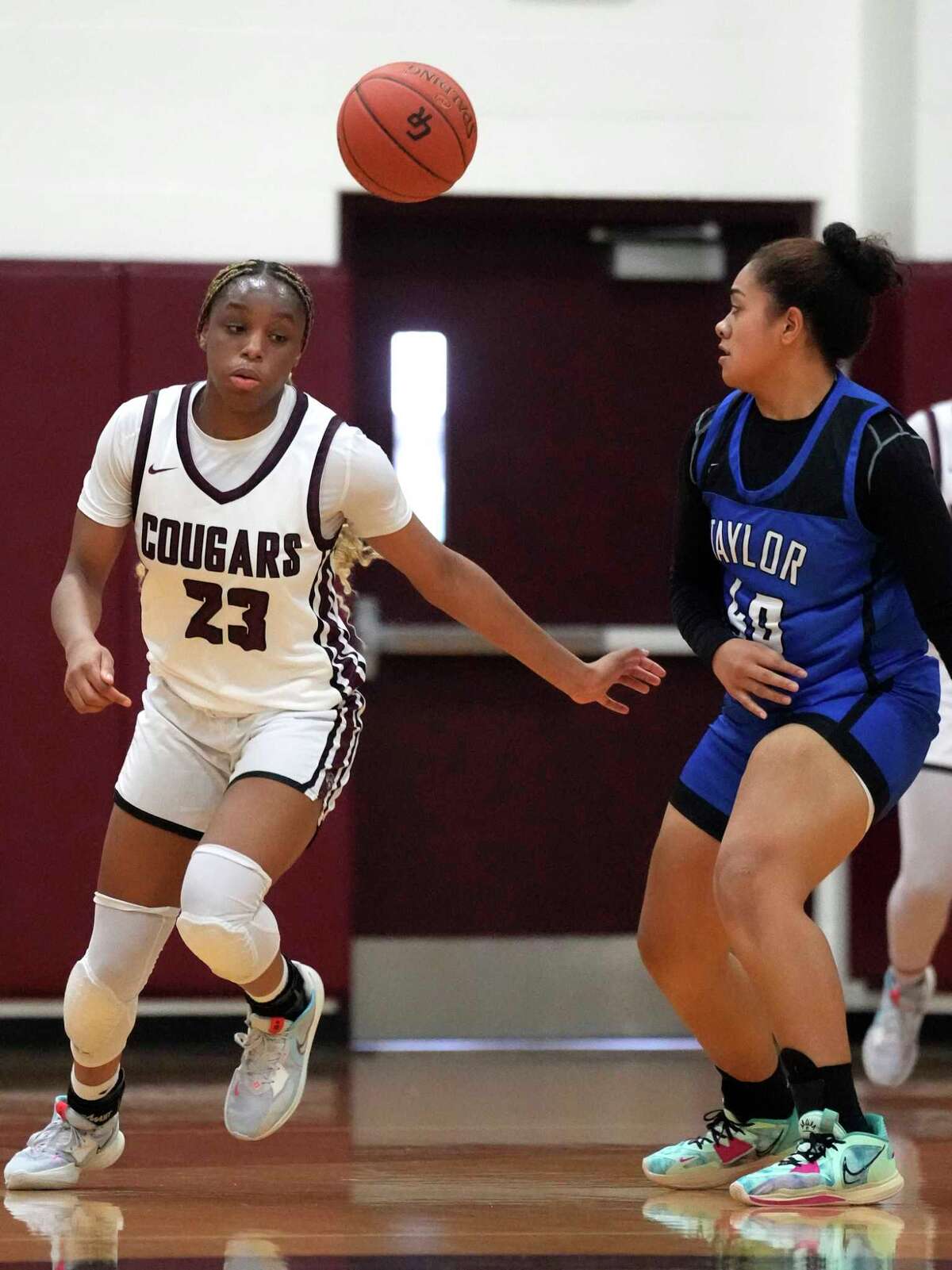 Cinco Ranch holds off Katy Taylor to remain undefeated