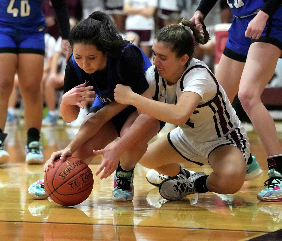 Cinco Ranch holds off Katy Taylor to remain undefeated