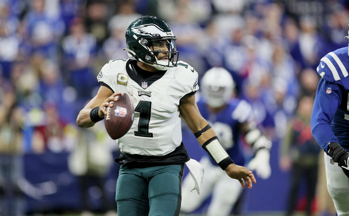 INDIANAPOLIS, INDIANA - NOVEMBER 20: Jalen Hurts #1 of the Philadelphia Eagles against the Indianapolis Colts at Lucas Oil Stadium on November 20, 2022 in Indianapolis, Indiana. (Photo by Andy Lyons/Getty Images)