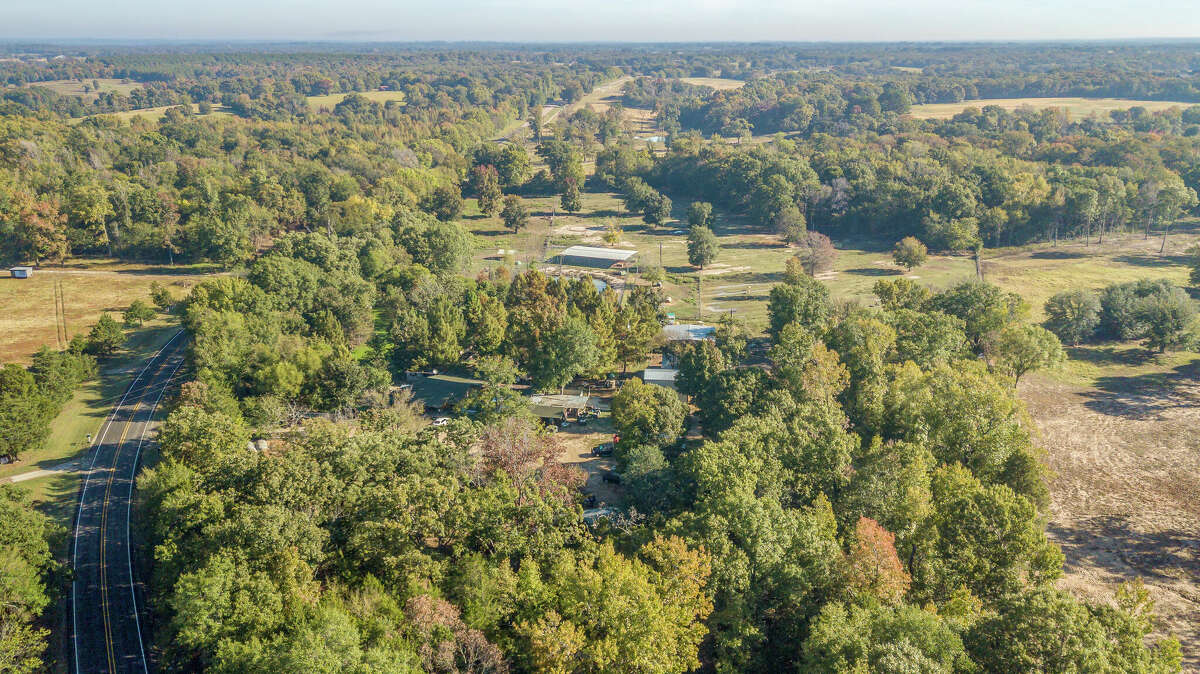 East Texas Zoo and Gator Park on sale in Van Zandt County