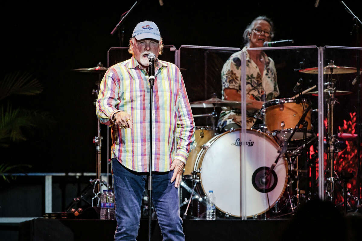 BERLIN, GERMANY - JULY 07: Singer Mike Love of the American band The Beach Boys performs live on stage during a concert at the Tempodrom on July 7, 2022 in Berlin, Germany. (Photo by Frank Hoensch/Redferns)