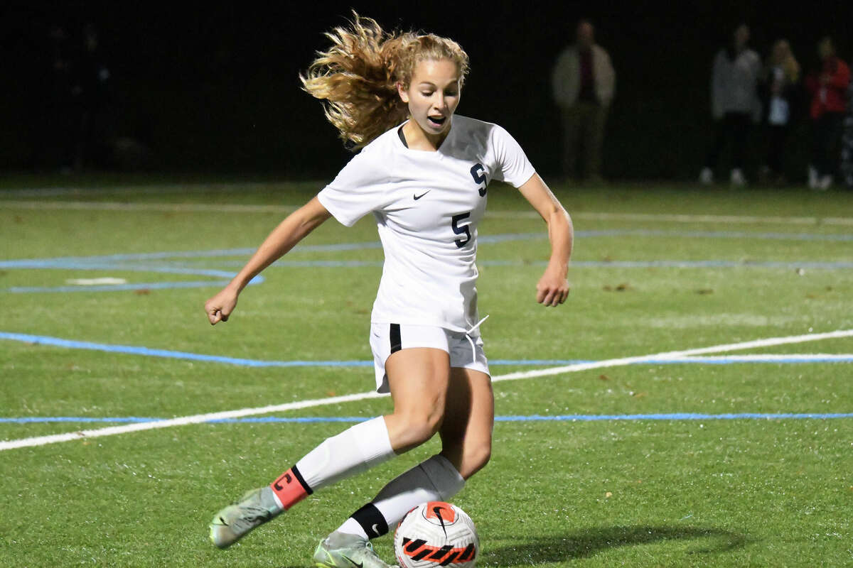Staples' Samantha DeWitt kicks the ball during the FCIAC championship girls soccer game between St. Joseph and Staples at Kristine Lilly Field, Wilton on Thursday, Nov. 3, 2022.