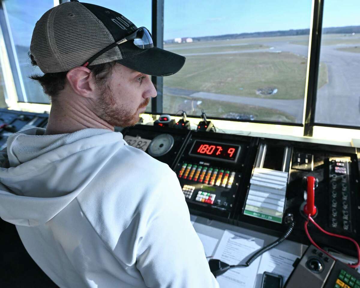 SUNY Schenectady offers rare air traffic control program