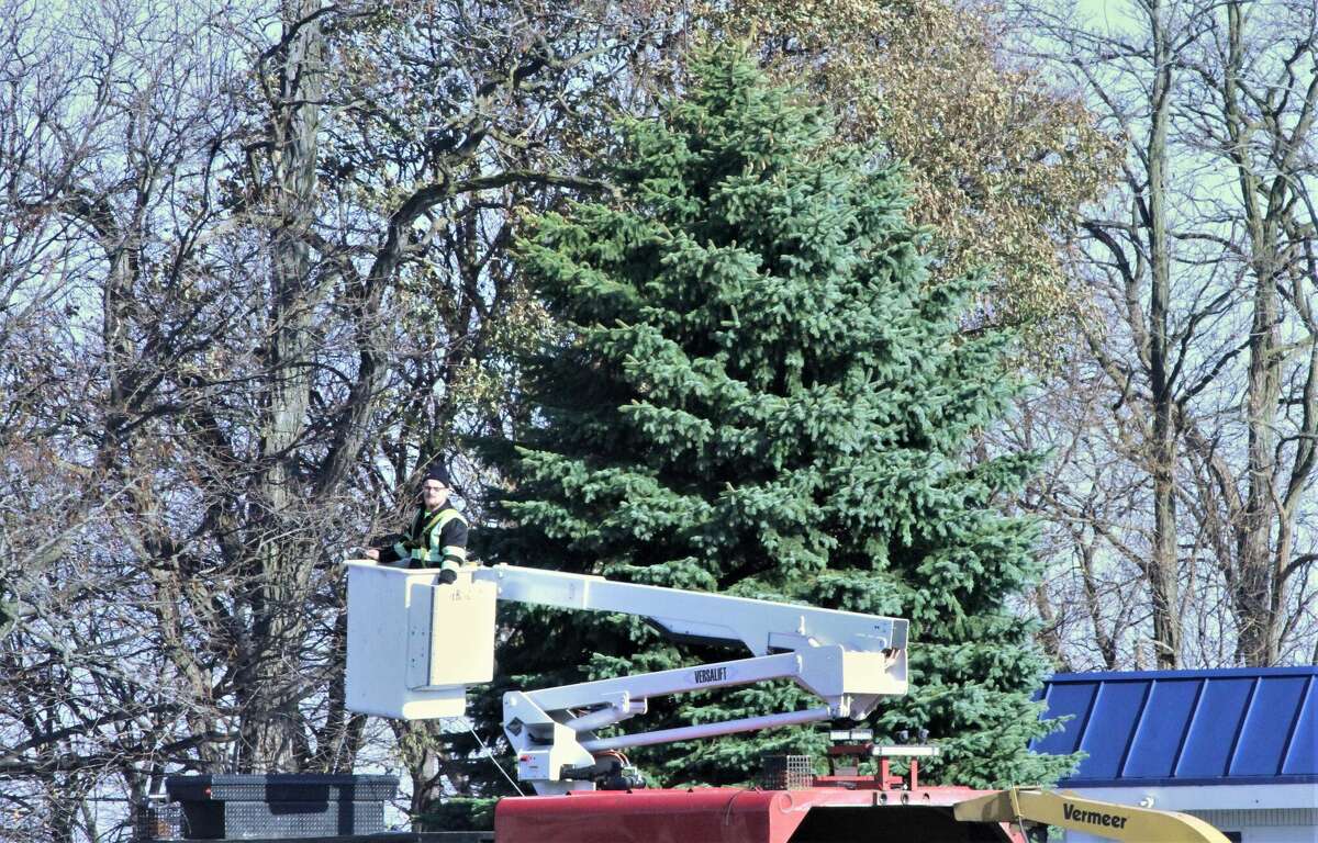 Crews work on stabilizing Manistee's Christmas tree on Wednesday. 