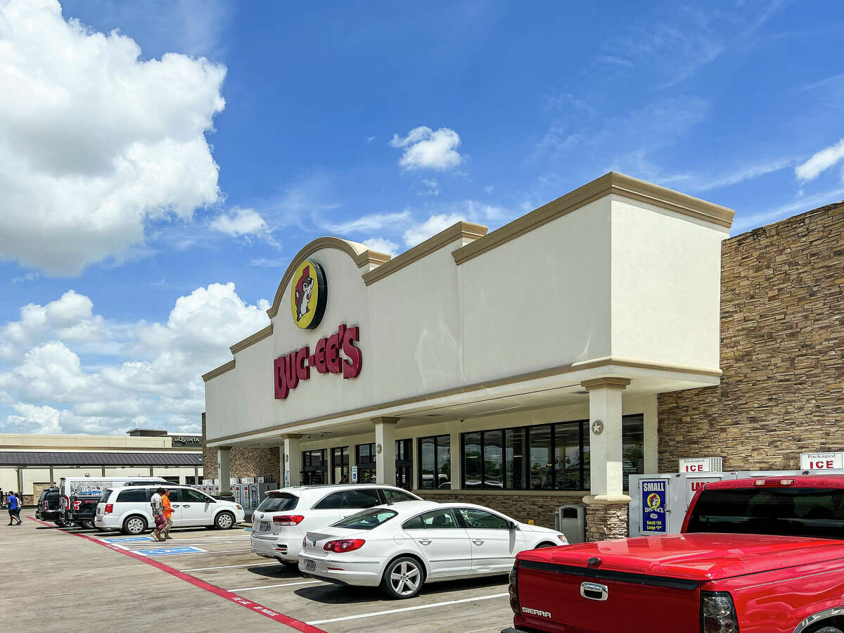 Bucee's wages Texas' iconic gas station pays as much as 225K