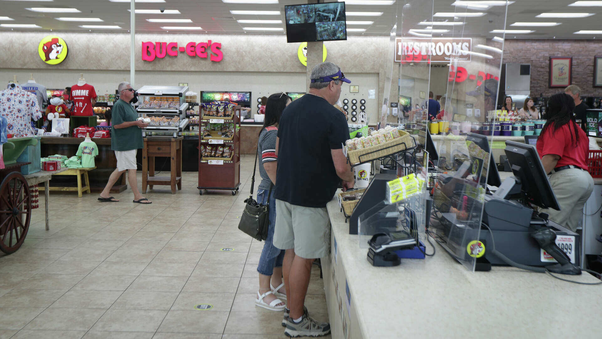 Bucee's wages Texas' iconic gas station pays as much as 225K