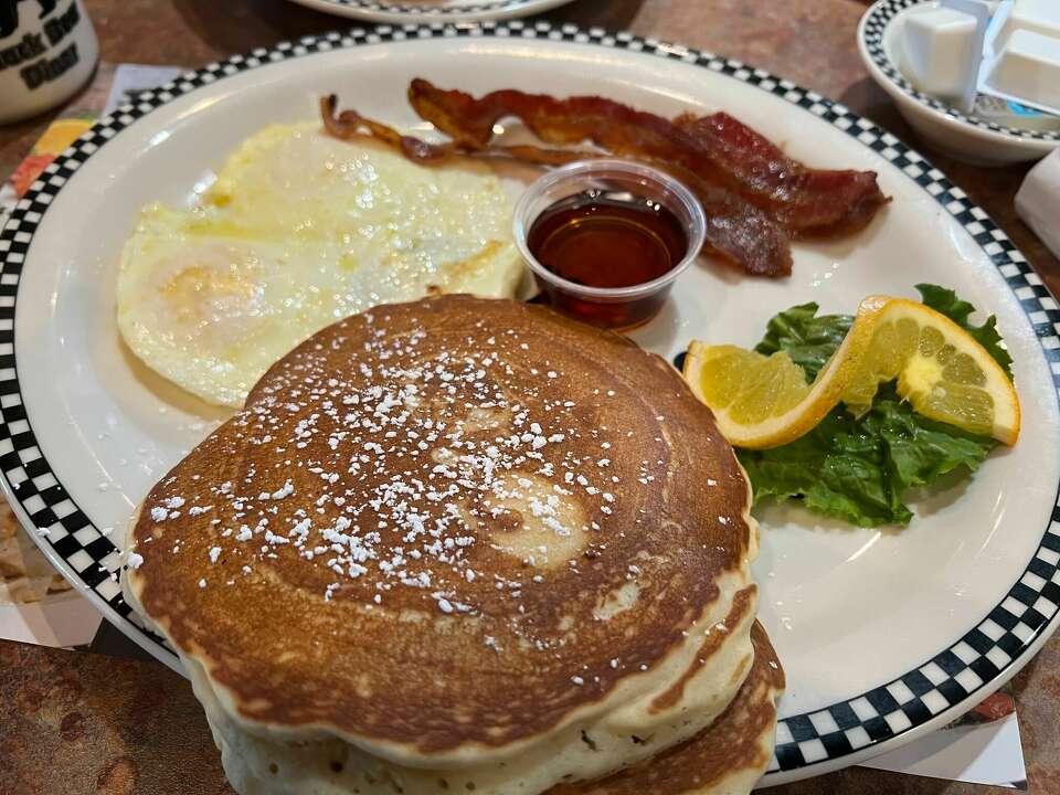 We dined-in at San Antonio's first Black Bear Diner