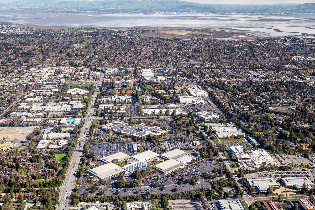 Man accused of shooting at Stanford Shopping Center arrested