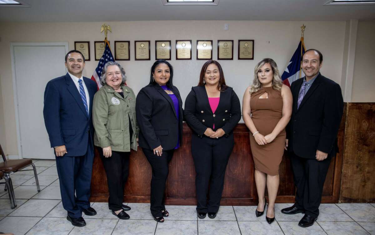 El Cenizo officials sworn in as they plan internal audit