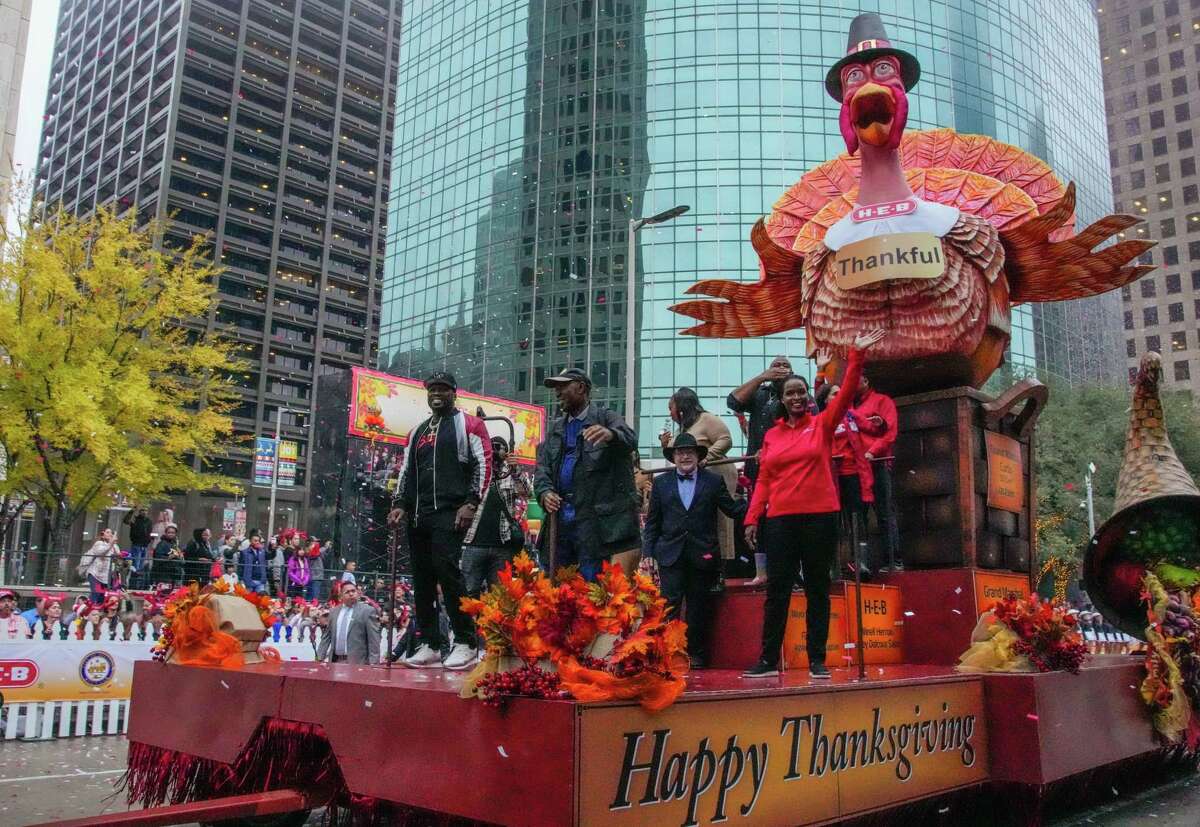 Rain Cannot Dampen Houston Spirits For Thanksgiving Parade