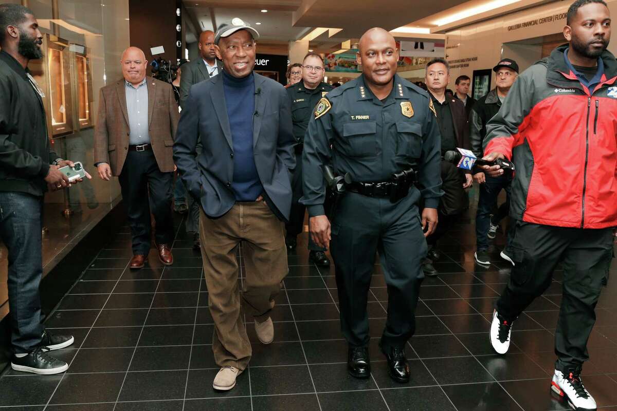 Mayor, chief visit Galleria to promise more security for shoppers