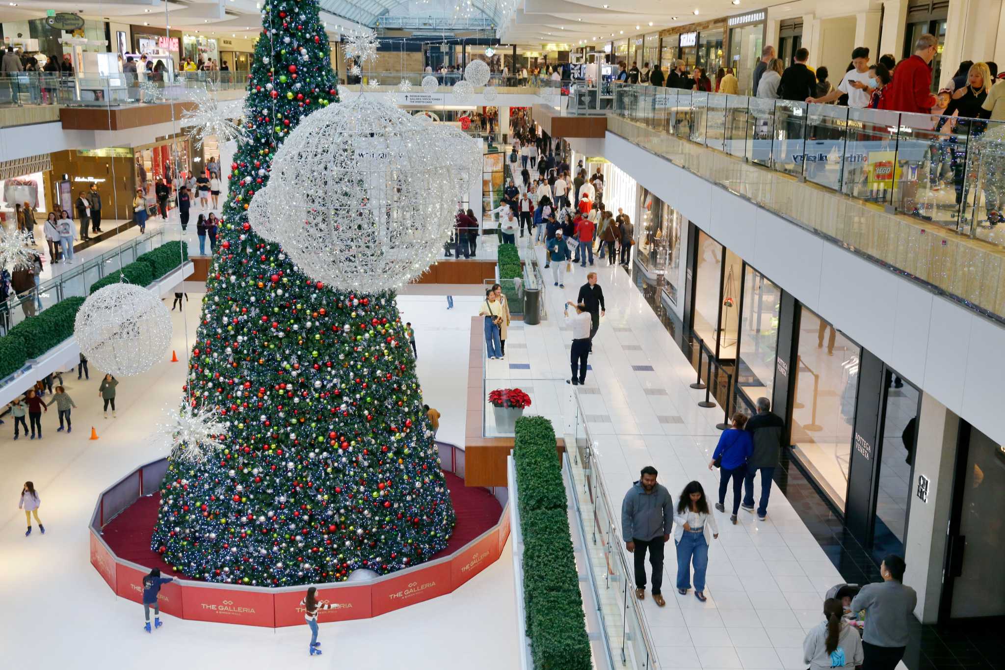 Let's Go Shopping it's Christmas Time//The Galleria Mall Houston