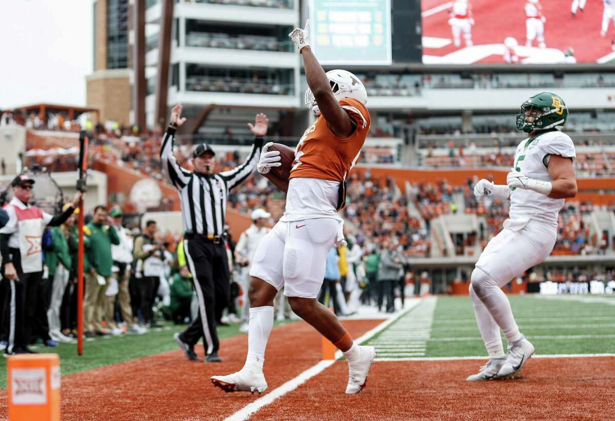 AUSTIN, TEXAS - NOVEMBER 25: Bijan Robinson #5 of the Texas Longhorns rushes for a touchdown in the first half against the Baylor Bears at Darrell K Royal-Texas Memorial Stadium on November 25, 2022 in Austin, Texas. (Photo by Tim Warner/Getty Images)