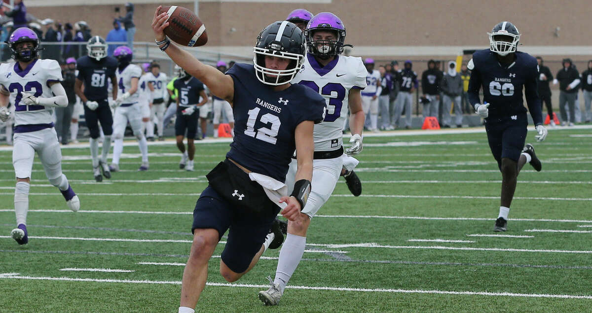 Smithson Valley quarterback Chase Senelick (12) scores on a keeper against Fulshears during the regional Class 5A Division I football playoff game in Seguin on Friday, Nov. 25, 2022. The Rangers move on in the playoffs with a 31-13 victory over the Chargers.