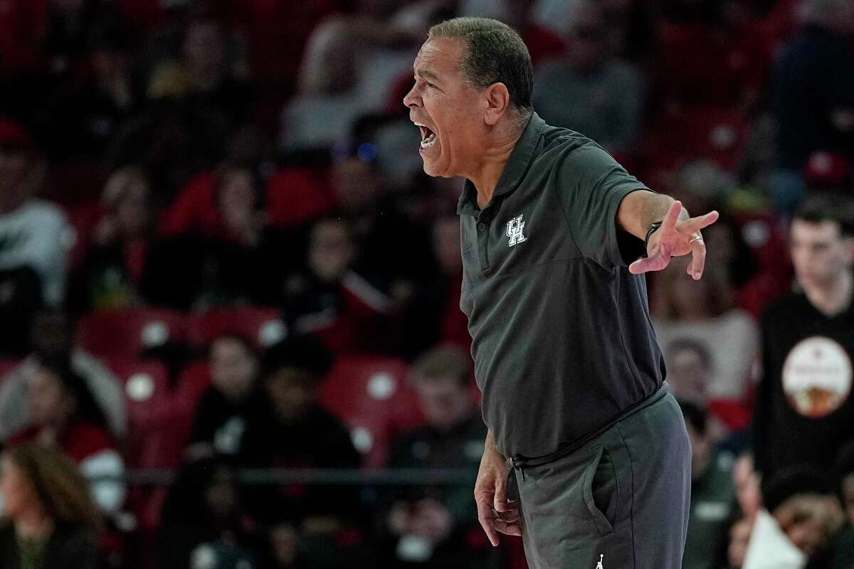 Houston head coach Kelvin Sampson reacts during the first half of an NCAA college basketball game against the Kent State, Saturday, Nov. 26, 2022, in Houston.