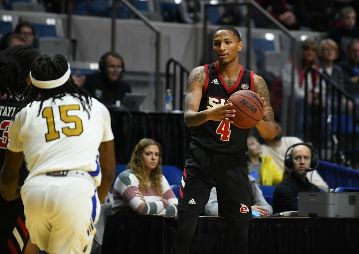 SIUE's Shamar Wright scored a team-high 16 points to help the Cougars to a road win over Kansas City.