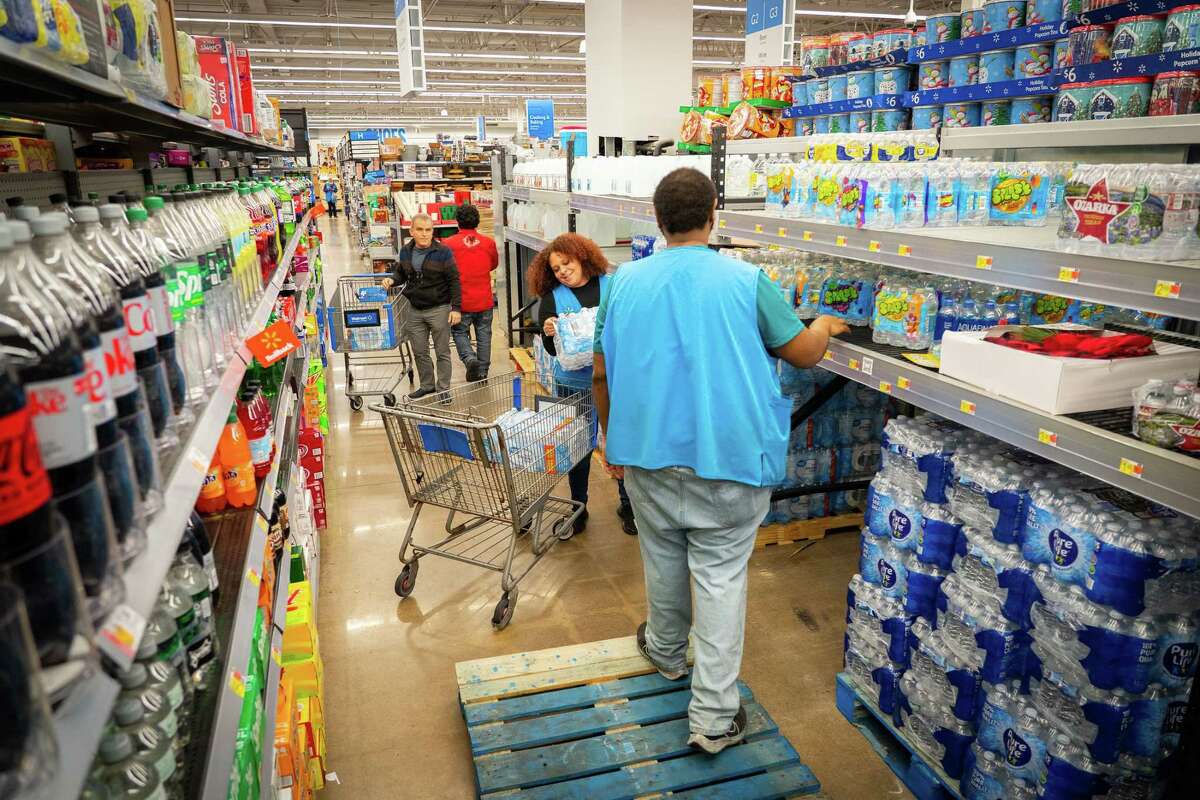 People bargain  bottled h2o  aft  a boil h2o  announcement  was issued for the full  metropolis  of Houston connected  Sunday, Nov. 27, 2022, astatine  Walmart connected  S. Post Oak Rd. successful  Houston.