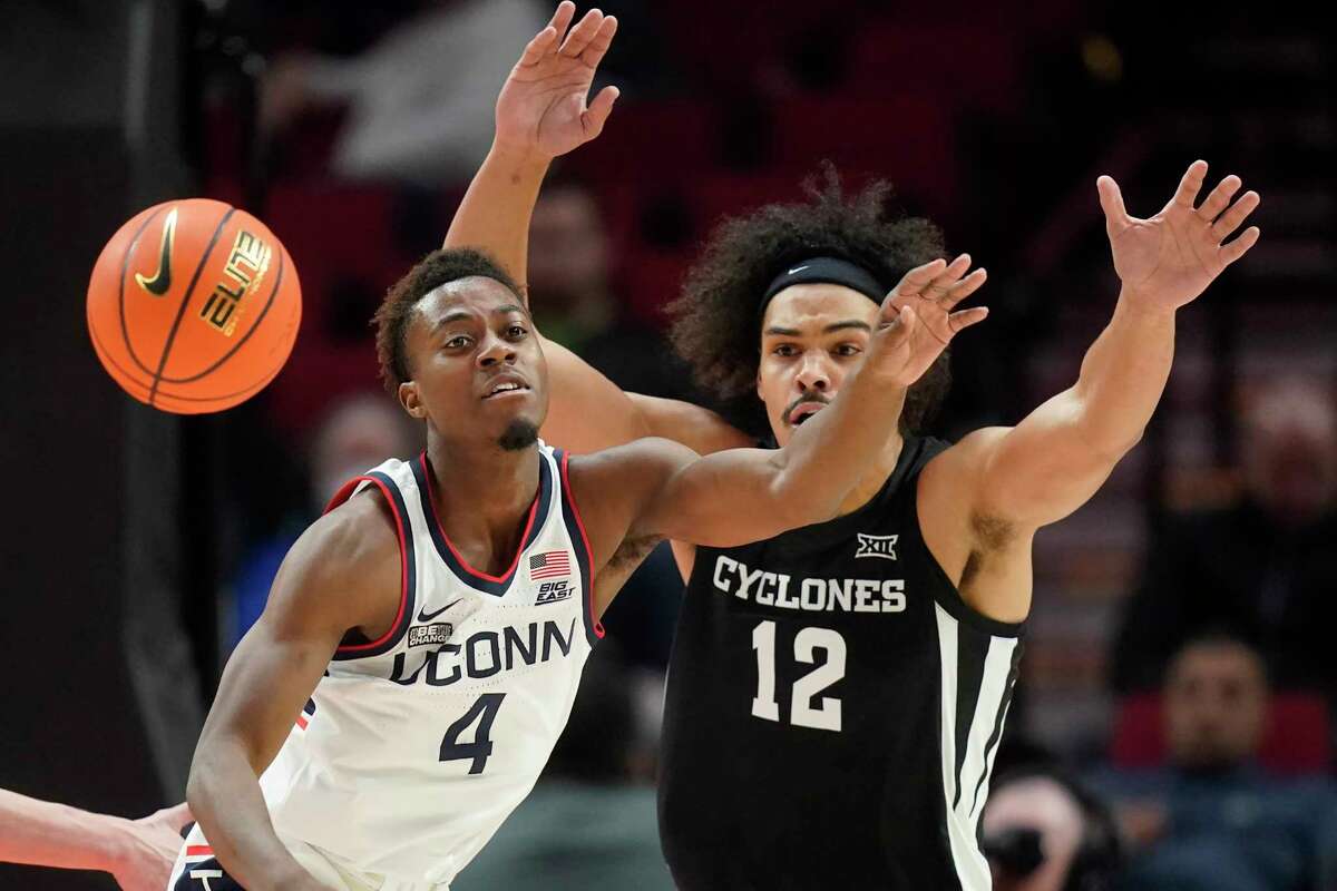 UConn men top Iowa State to win Phil Knight Invitational