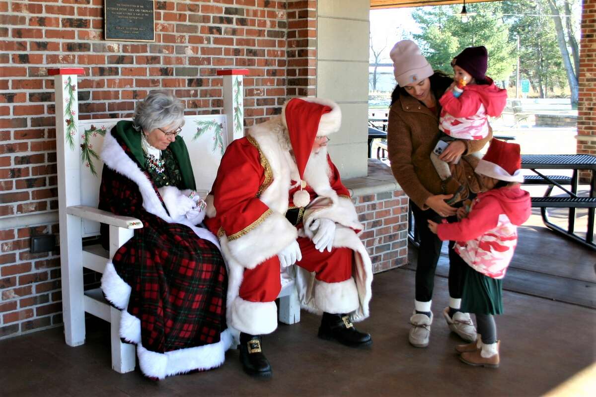 The annual Evergreen Festival in downtown Reed City kicked off the holiday season this past weekend with a holiday decorating contest, a lighted parade and visits with Santa and his reindeer.