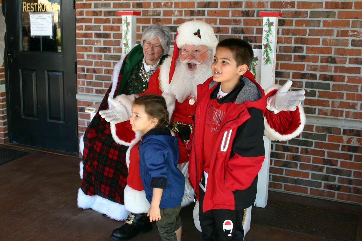 The annual Evergreen Festival in downtown Reed City kicked off the holiday season this past weekend with a holiday decorating contest, a lighted parade and visits with Santa and his reindeer.