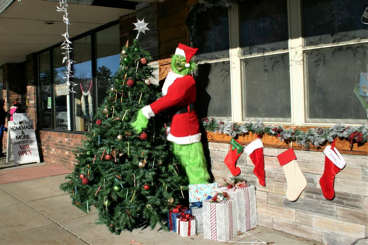 The annual Evergreen Festival in downtown Reed City kicked off the holiday season this past weekend with a holiday decorating contest, a lighted parade and visits with Santa and his reindeer.