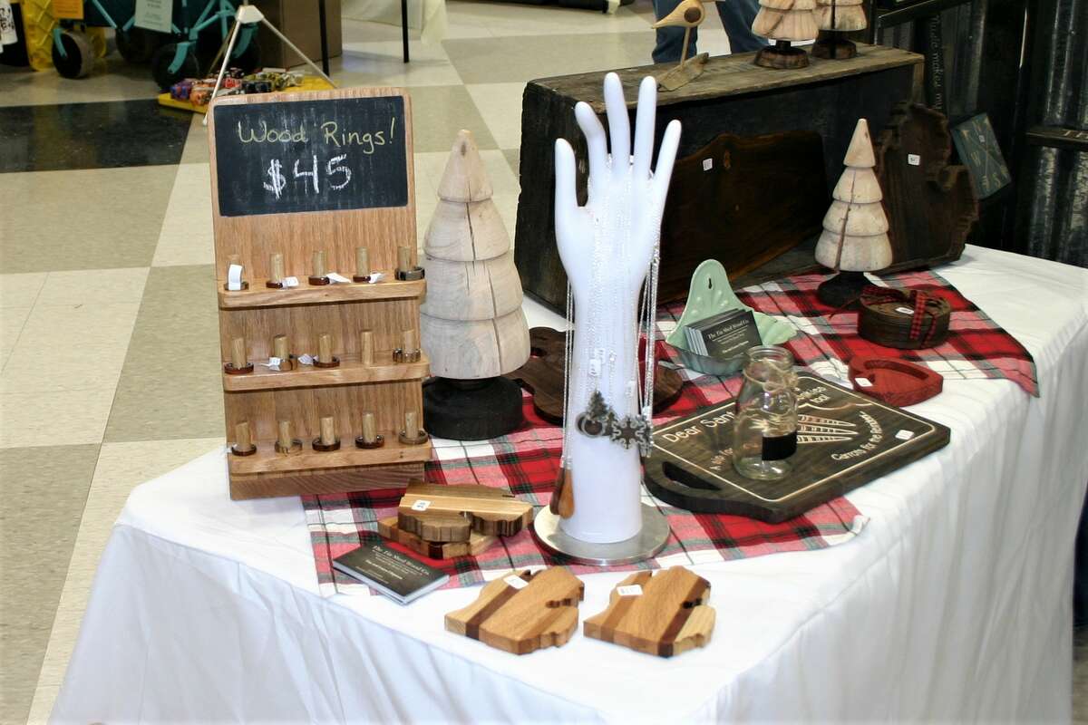 The annual Evergreen Festival in downtown Reed City kicked off the holiday season this past weekend with a holiday decorating contest, a lighted parade and visits with Santa and his reindeer.
