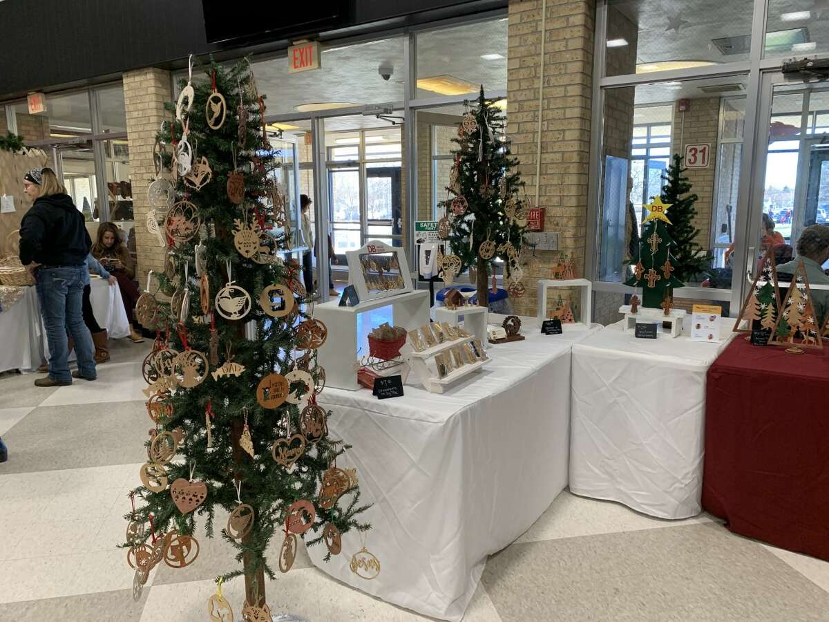 The annual Evergreen Festival in downtown Reed City kicked off the holiday season this past weekend with a holiday decorating contest, a lighted parade and visits with Santa and his reindeer.