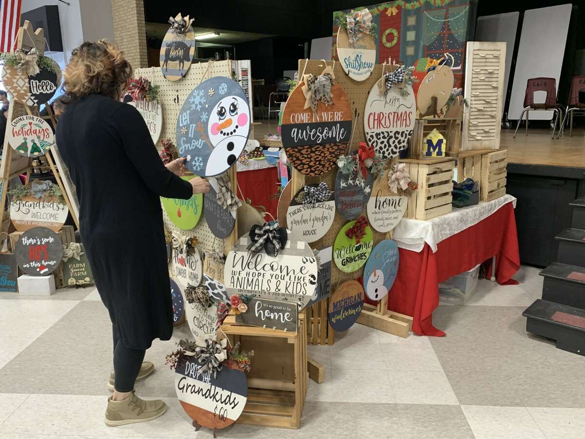 The annual Evergreen Festival in downtown Reed City kicked off the holiday season this past weekend with a holiday decorating contest, a lighted parade and visits with Santa and his reindeer.