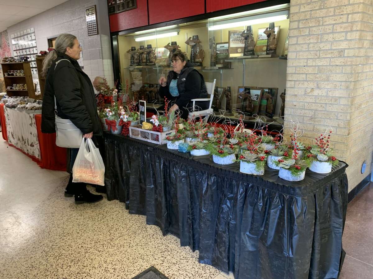 The annual Evergreen Festival in downtown Reed City kicked off the holiday season this past weekend with a holiday decorating contest, a lighted parade and visits with Santa and his reindeer.