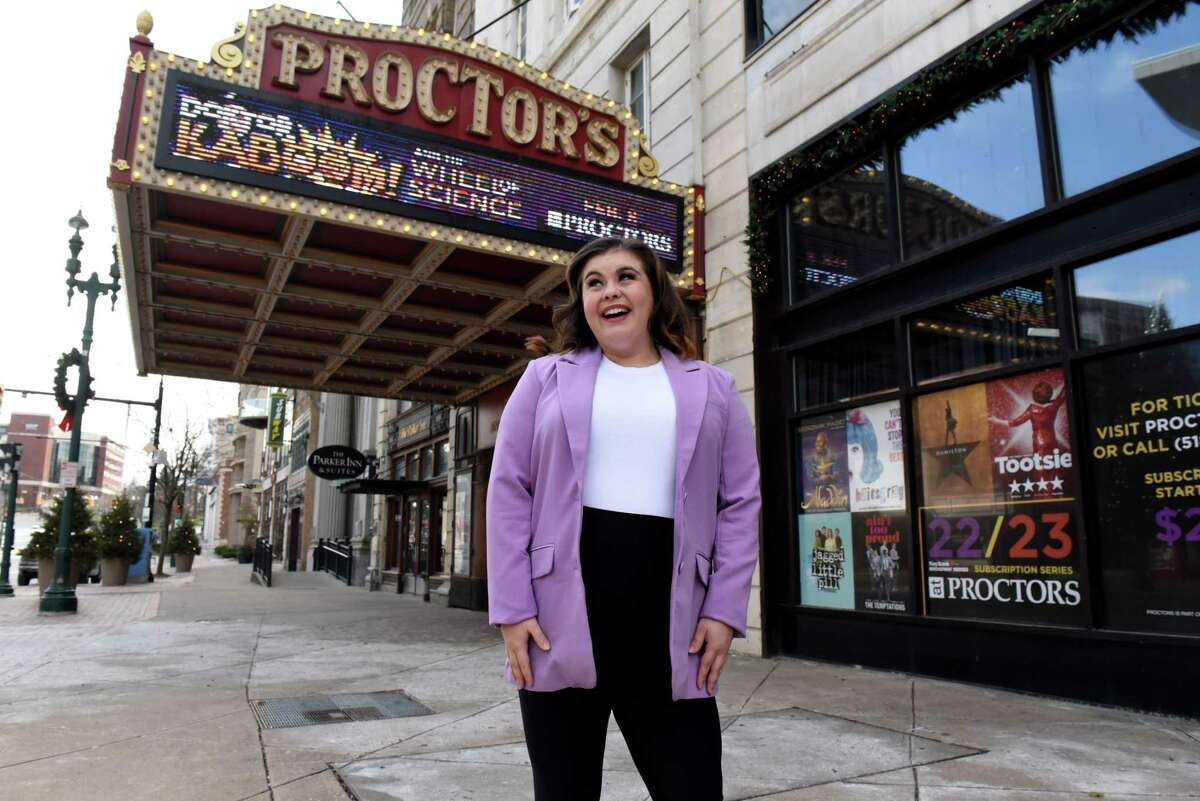 Saugerties native Niki Metcalf leads company of 'Hairspray' at Proctors