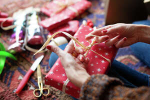 Illinois School of the Deaf club hosting gift wrapping workshop