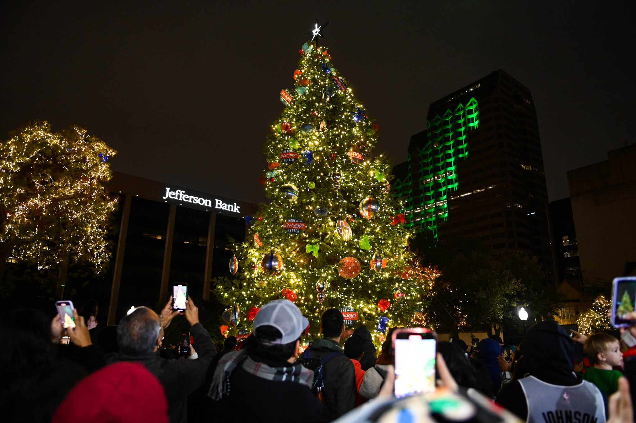 HEB Christmas Tree Lighting to be held at Travis Park