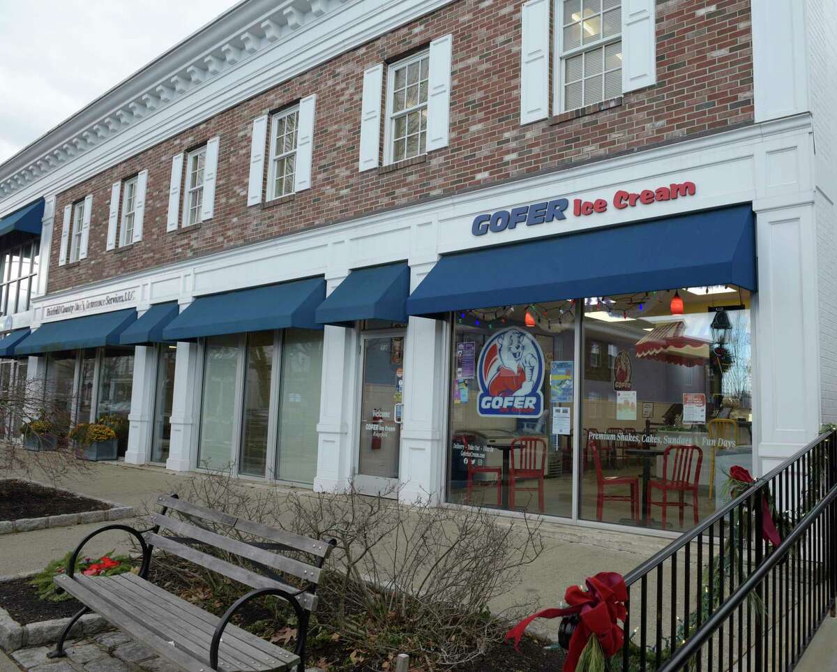 2 Ridgefield ice cream shops compete side by side on Main Street