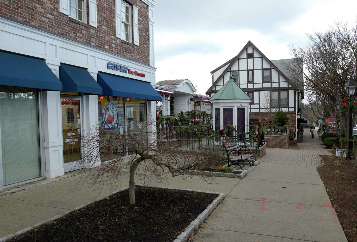 2 Ridgefield ice cream shops compete side by side on Main Street
