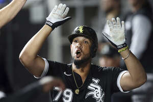 Astros sign first baseman José Abreu to three-year contract