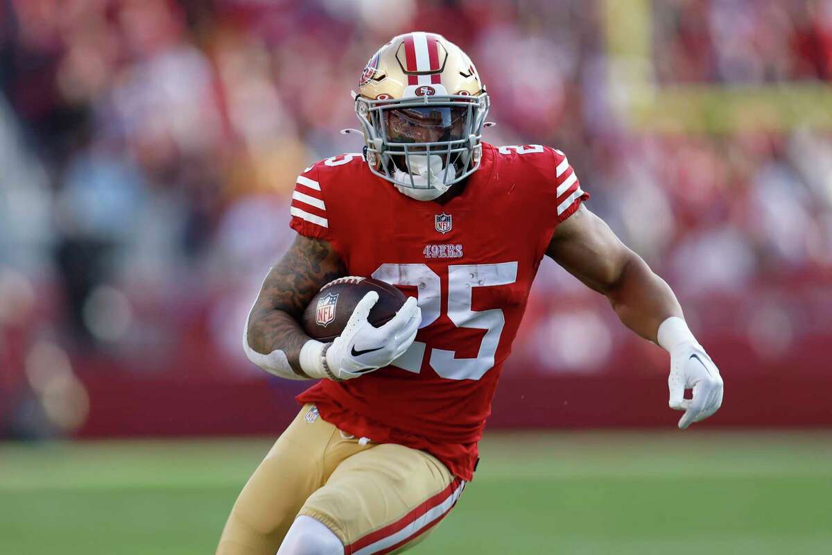 San Francisco 49ers running back Elijah Mitchell (25) runs against the New Orleans Saints during the first half of an NFL football game in Santa Clara, Calif., Sunday, Nov. 27, 2022. (AP Photo/Jed Jacobsohn)