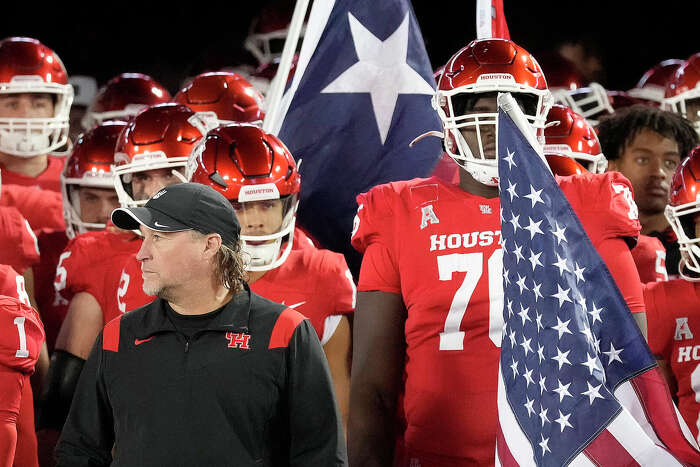 Houston Cougars unveil Oilers-inspired football uniforms