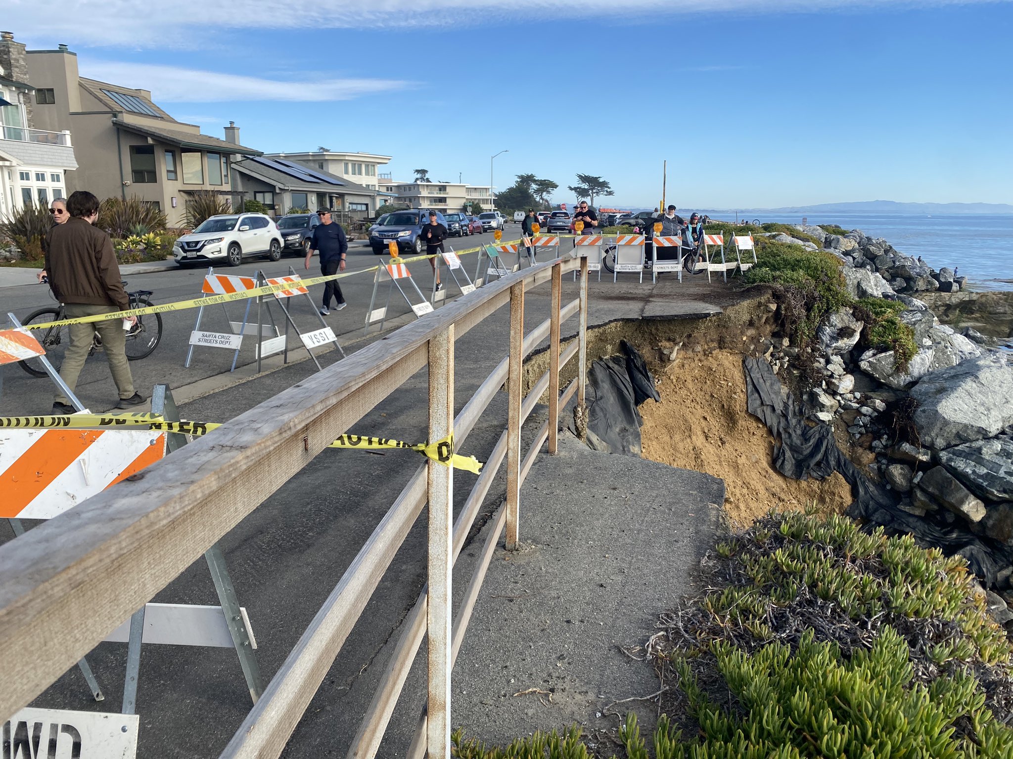 Chunk of popular Santa Cruz walkway falls into the ocean