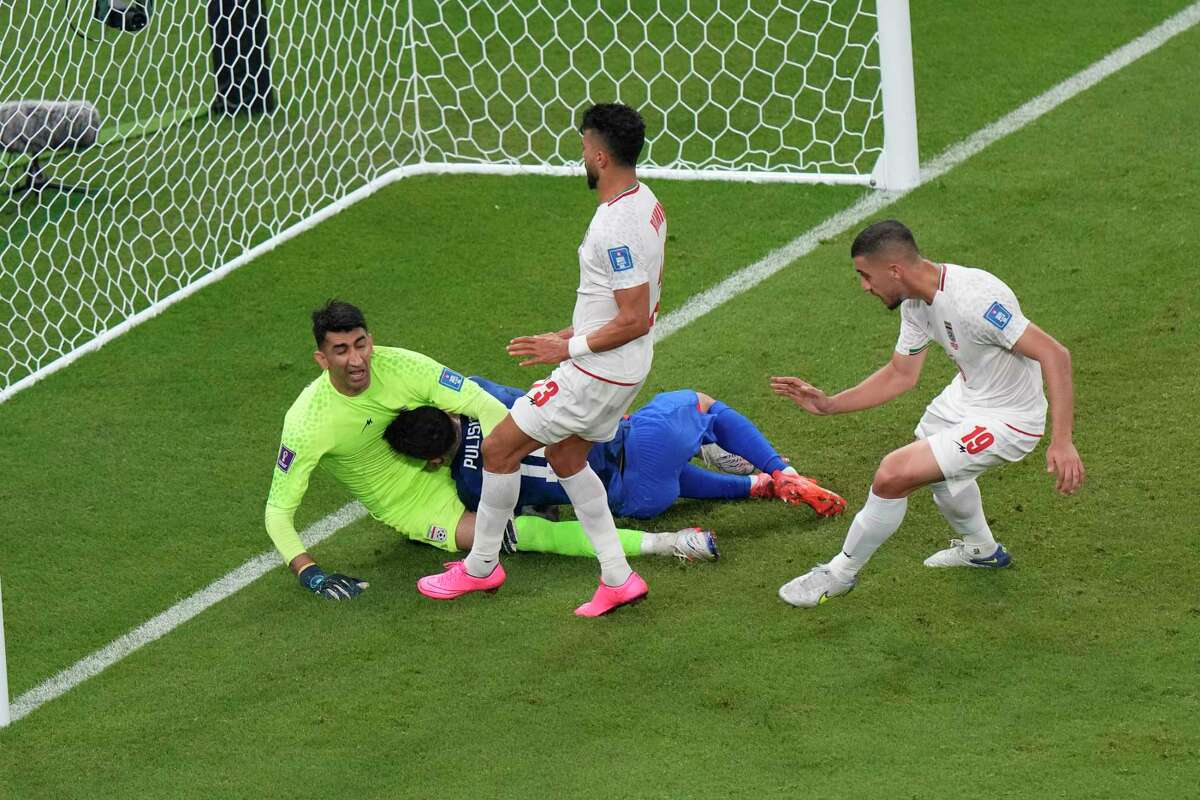 Christian Pulisic's goal advances United States in World Cup with