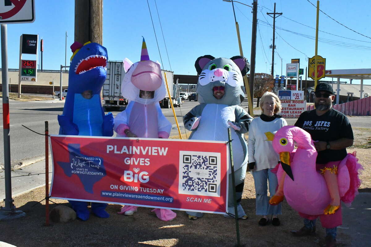 The Plainview Area Endowment hosted their Pep Rally Tuesday in the parking lot of Dos Jefes to help raise money in the last leg of the PAE’s Giving Tuesday Campaign. 
