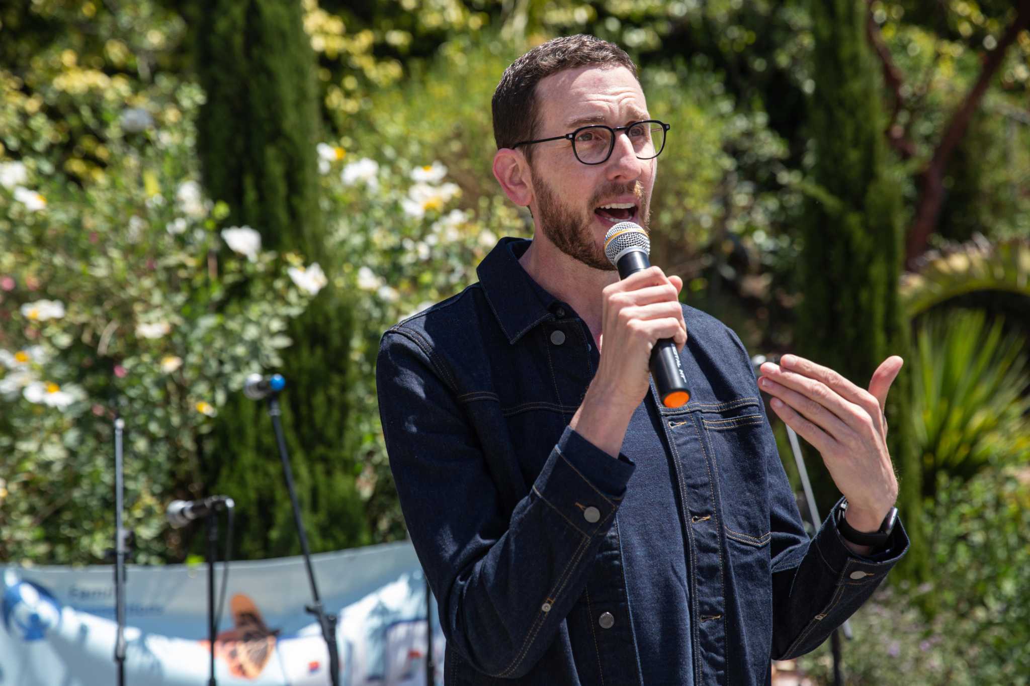 Scott Wiener calls out Charlie Kirk for homophobic Twitter remarks photo